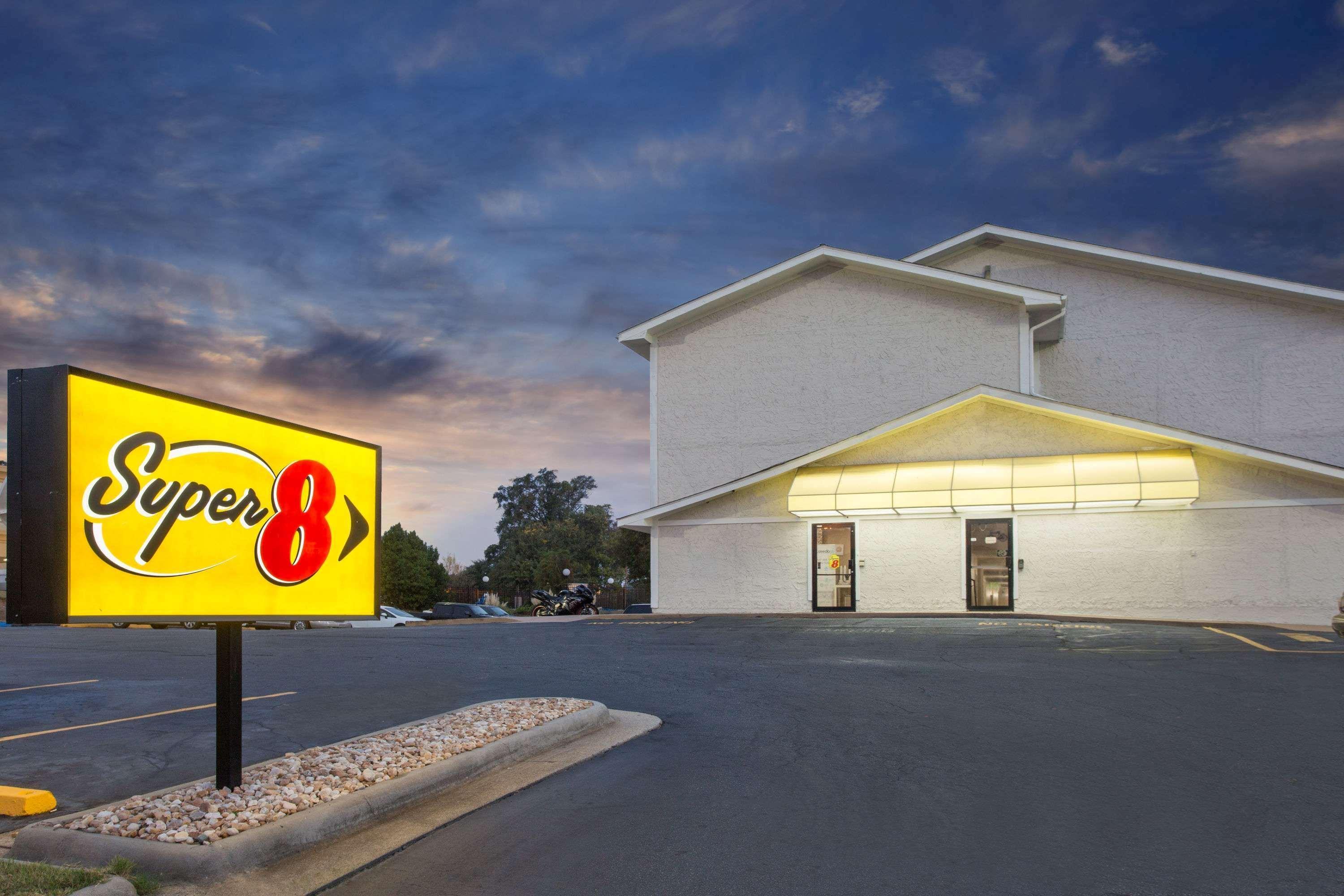 Super 8 By Wyndham Columbus Airport Hotel Buitenkant foto