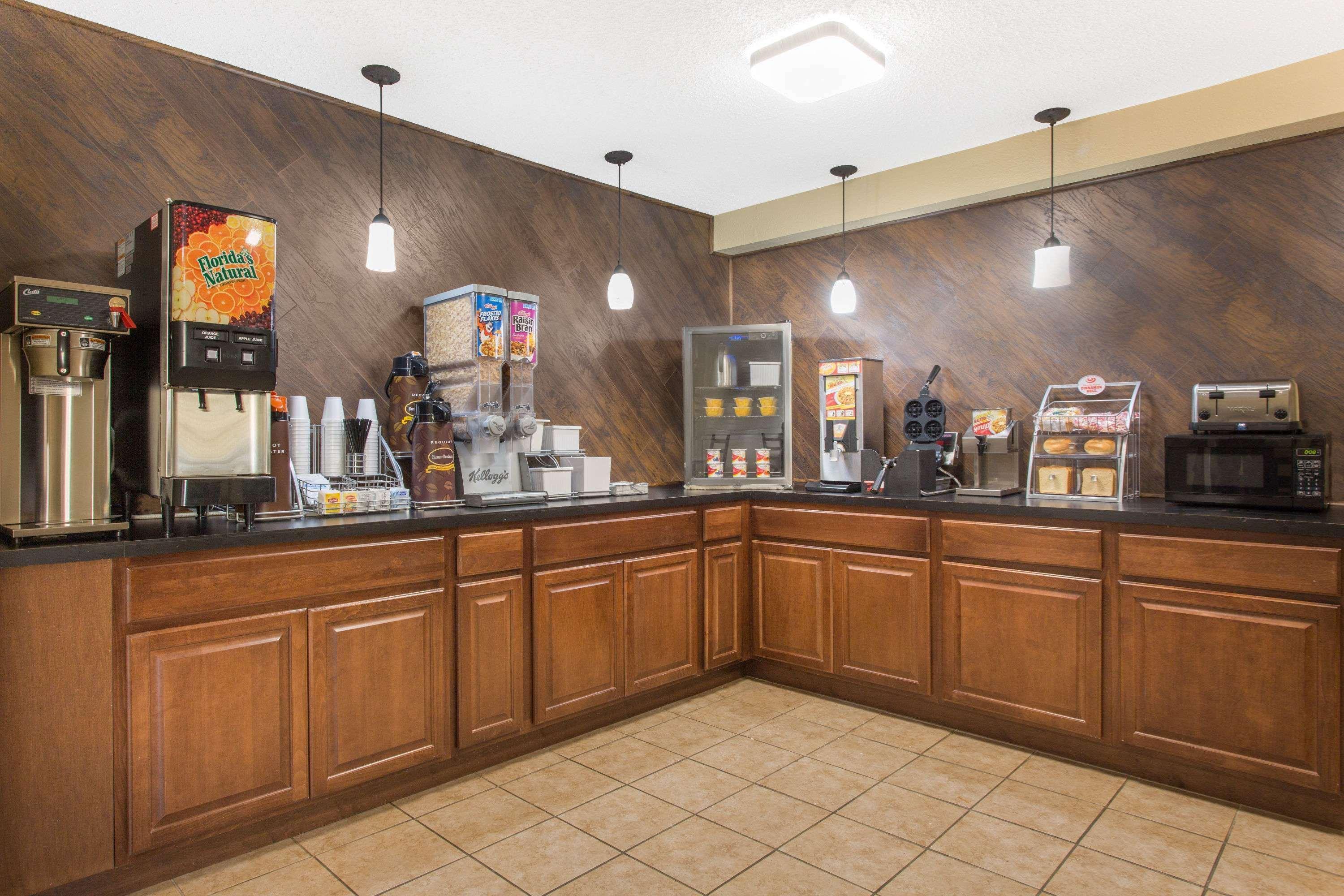 Super 8 By Wyndham Columbus Airport Hotel Buitenkant foto