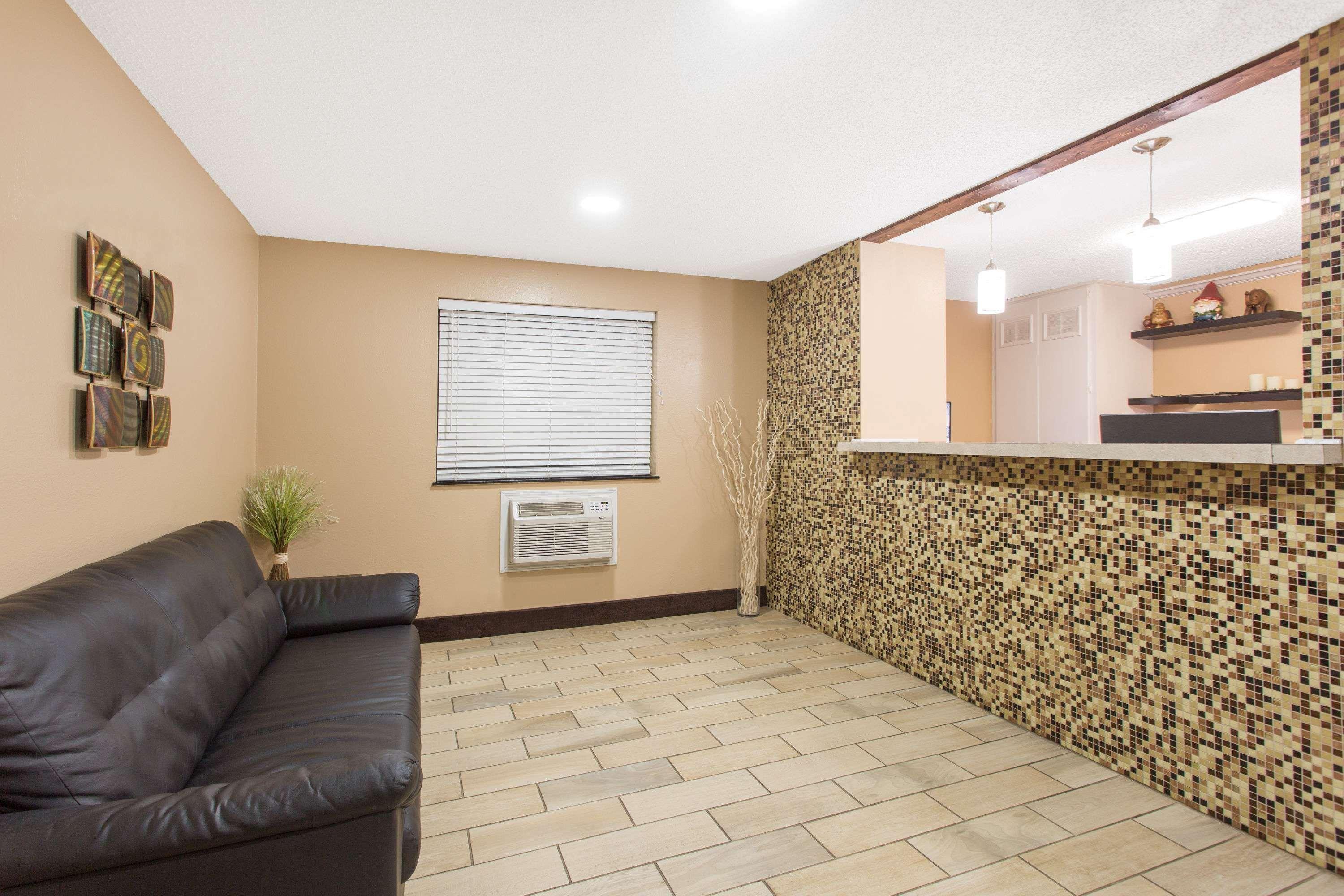 Super 8 By Wyndham Columbus Airport Hotel Buitenkant foto
