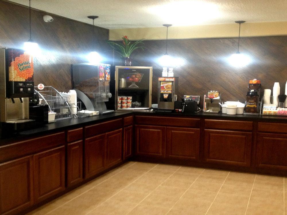 Super 8 By Wyndham Columbus Airport Hotel Buitenkant foto